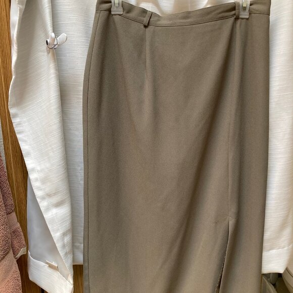 SC Basics Olive Skirt - Picture 2 of 3